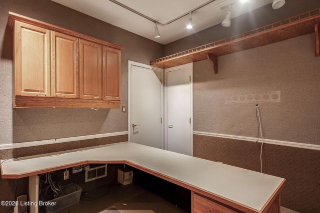 5900 Outer Loop, Louisville, KY 40219