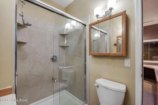 5900 Outer Loop, Louisville, KY 40219