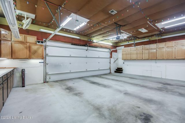 5900 Outer Loop, Louisville, KY 40219