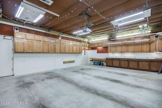5900 Outer Loop, Louisville, KY 40219
