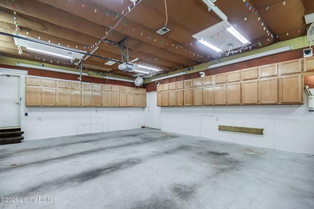 5900 Outer Loop, Louisville, KY 40219