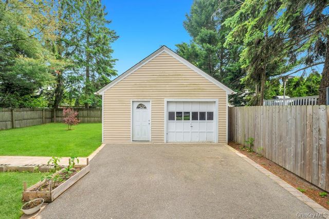 12 Mallar Avenue, Bay Shore, NY 11706