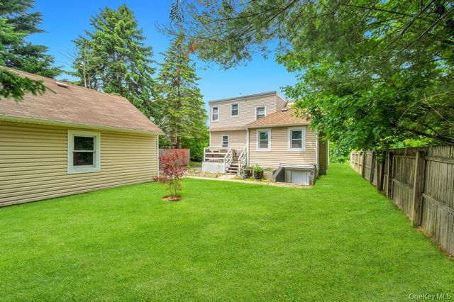 12 Mallar Avenue, Bay Shore, NY 11706
