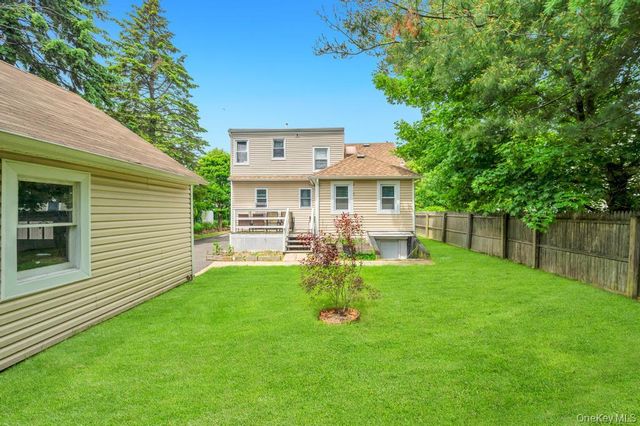 12 Mallar Avenue, Bay Shore, NY 11706