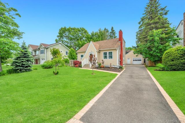 12 Mallar Avenue, Bay Shore, NY 11706