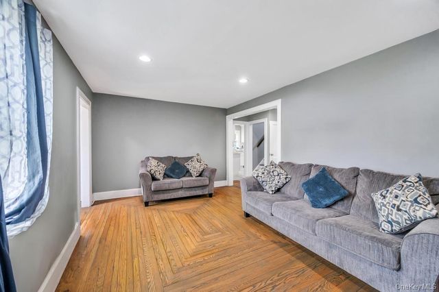 12 Mallar Avenue, Bay Shore, NY 11706