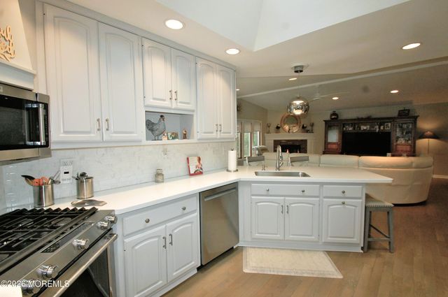 32 Cameron Court, Freehold, NJ 07728