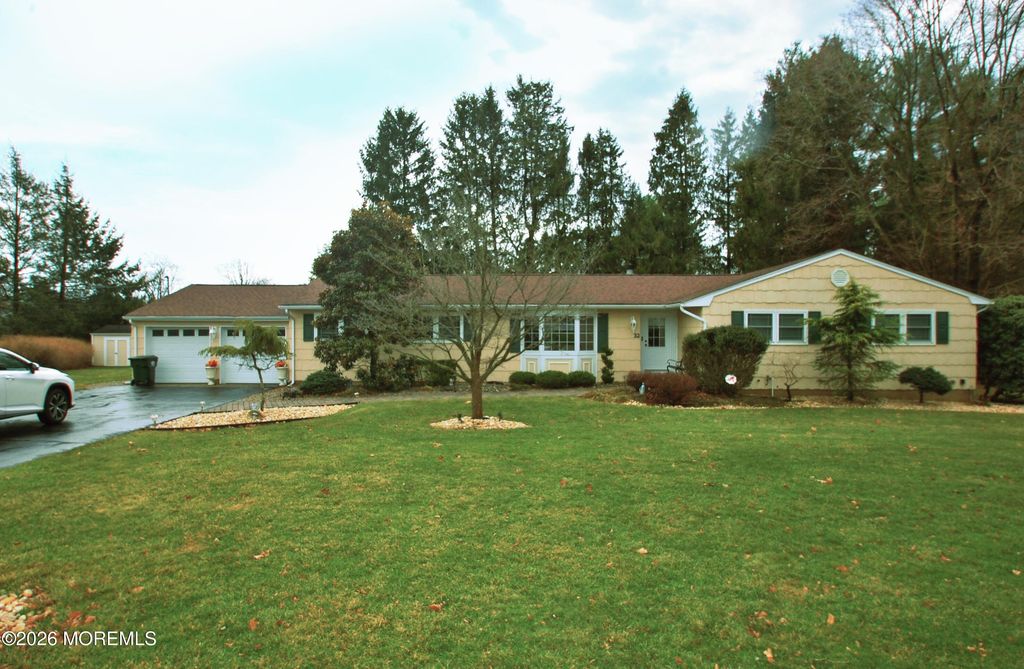 32 Cameron Court, Freehold, NJ 07728