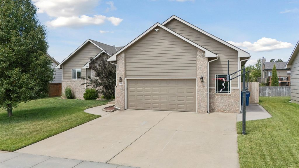 3505 N High Pt, Wichita, KS 67205
