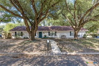 712 E 16th Street, Cameron, TX 76520