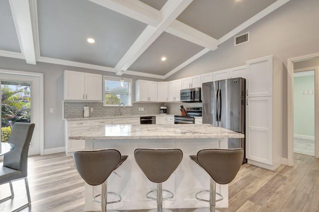 10600 SE Gomez Avenue, Hobe Sound, FL 33455