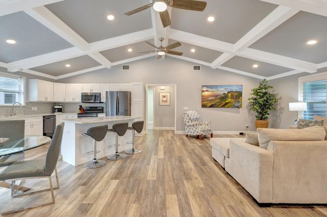 10600 SE Gomez Avenue, Hobe Sound, FL 33455