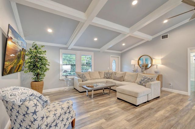 10600 SE Gomez Avenue, Hobe Sound, FL 33455