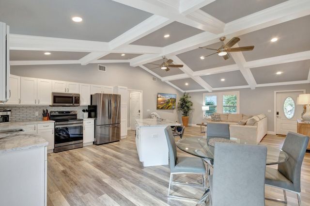 10600 SE Gomez Avenue, Hobe Sound, FL 33455