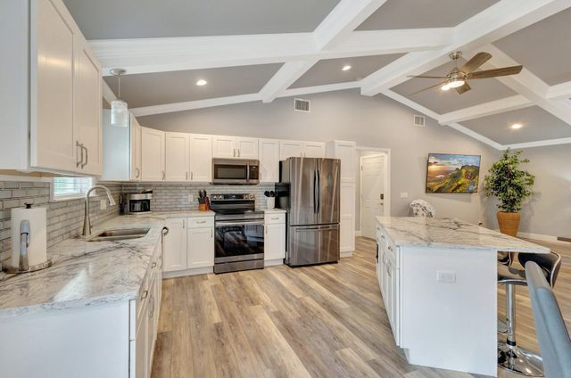 10600 SE Gomez Avenue, Hobe Sound, FL 33455