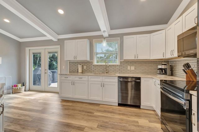 10600 SE Gomez Avenue, Hobe Sound, FL 33455