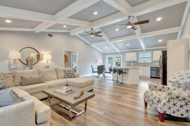 10600 SE Gomez Avenue, Hobe Sound, FL 33455