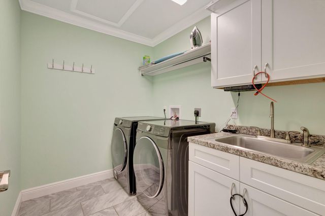 10600 SE Gomez Avenue, Hobe Sound, FL 33455