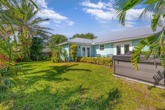 10600 SE Gomez Avenue, Hobe Sound, FL 33455