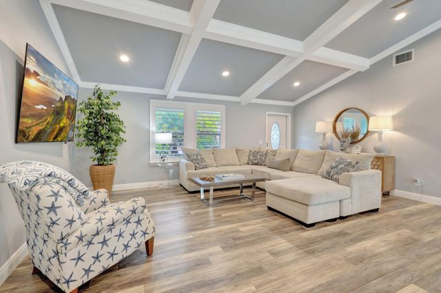 10600 SE Gomez Avenue, Hobe Sound, FL 33455