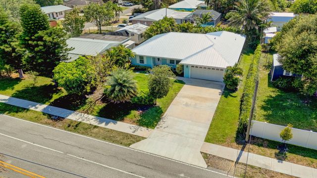 10600 SE Gomez Avenue, Hobe Sound, FL 33455