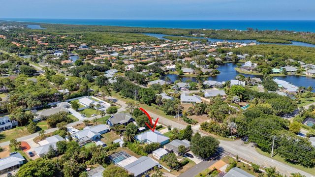 10600 SE Gomez Avenue, Hobe Sound, FL 33455