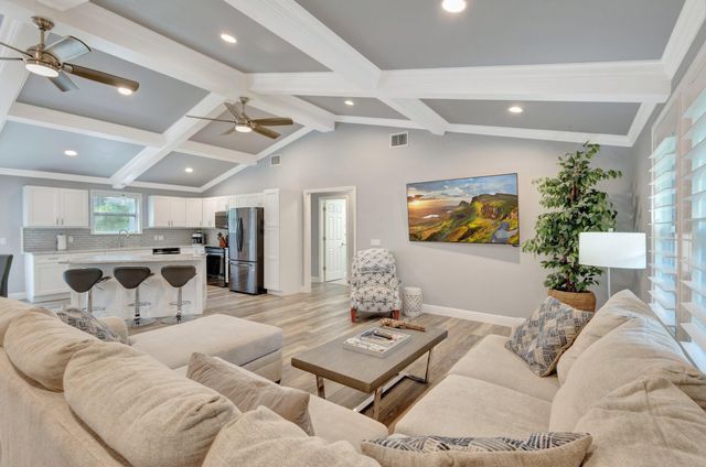 10600 SE Gomez Avenue, Hobe Sound, FL 33455