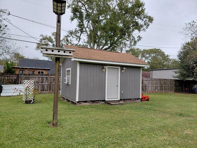 309 Hickman Lane, Angleton, TX 77515