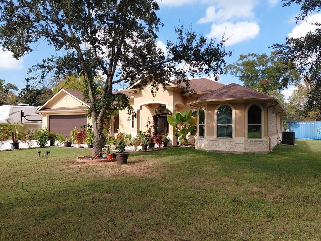 309 Hickman Lane, Angleton, TX 77515