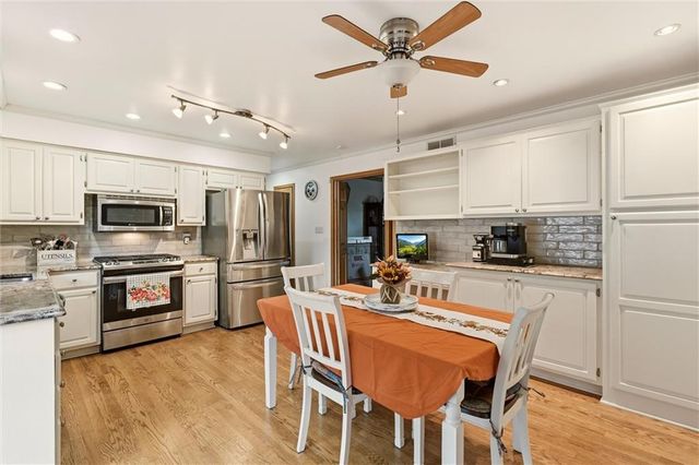 303 SW Marion Lane, Lee's Summit, MO 64081