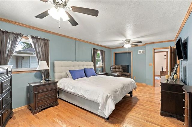 303 SW Marion Lane, Lee's Summit, MO 64081