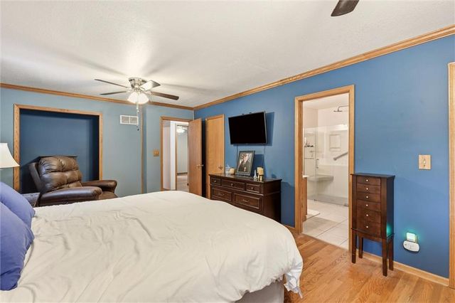 303 SW Marion Lane, Lee's Summit, MO 64081