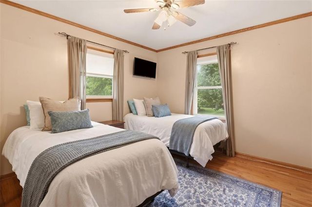 303 SW Marion Lane, Lee's Summit, MO 64081