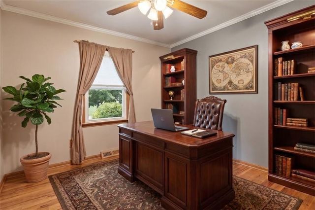 303 SW Marion Lane, Lee's Summit, MO 64081
