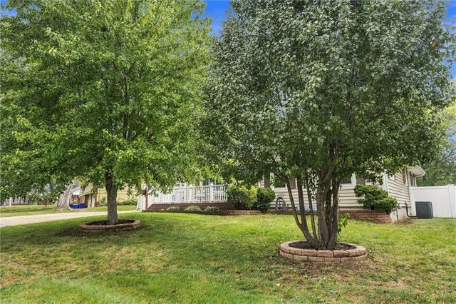 303 SW Marion Lane, Lee's Summit, MO 64081