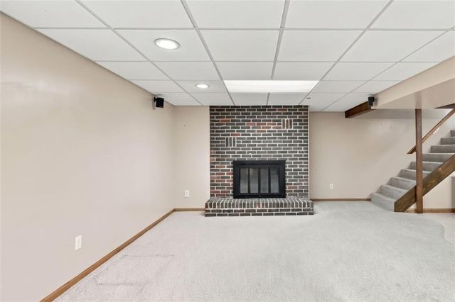303 SW Marion Lane, Lee's Summit, MO 64081