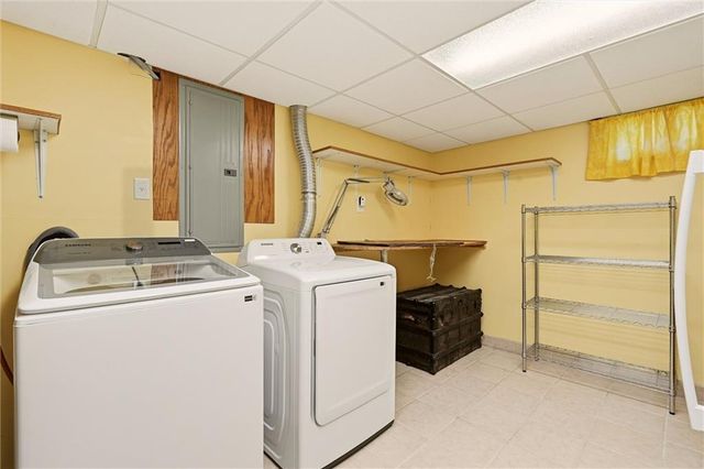 303 SW Marion Lane, Lee's Summit, MO 64081