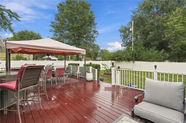 303 SW Marion Lane, Lee's Summit, MO 64081