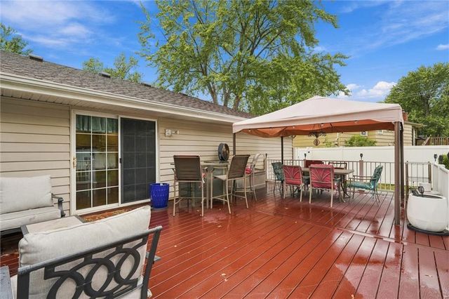 303 SW Marion Lane, Lee's Summit, MO 64081