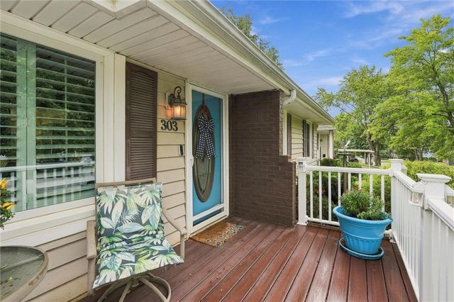 303 SW Marion Lane, Lee's Summit, MO 64081