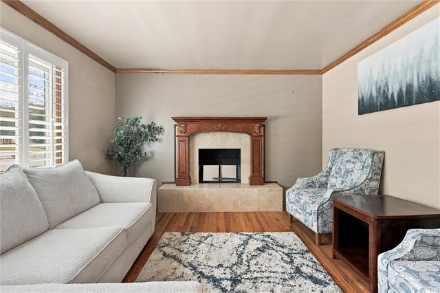 303 SW Marion Lane, Lee's Summit, MO 64081