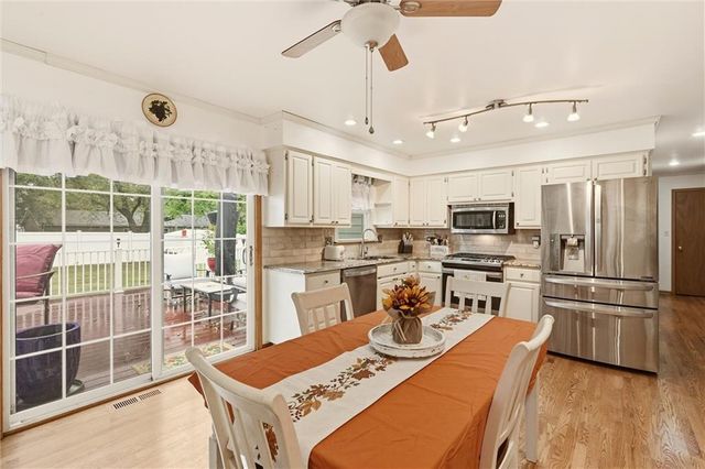 303 SW Marion Lane, Lee's Summit, MO 64081