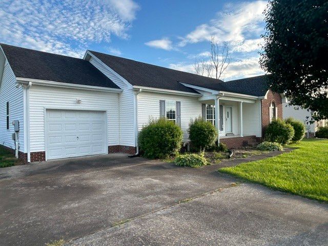 4010 Fleetwood Dr, Westmoreland, TN 37186