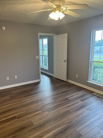 4010 Fleetwood Dr, Westmoreland, TN 37186