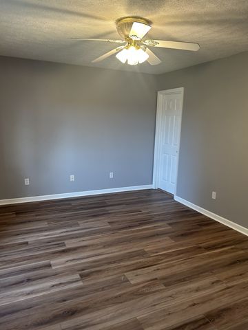 4010 Fleetwood Dr, Westmoreland, TN 37186