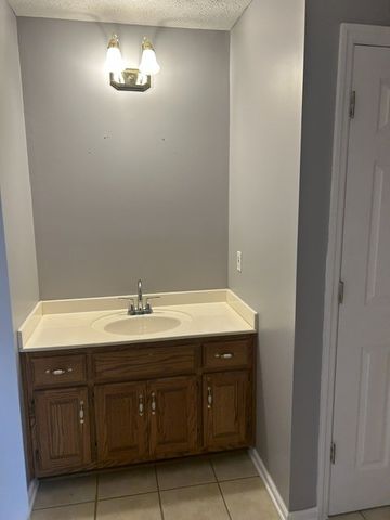 4010 Fleetwood Dr, Westmoreland, TN 37186