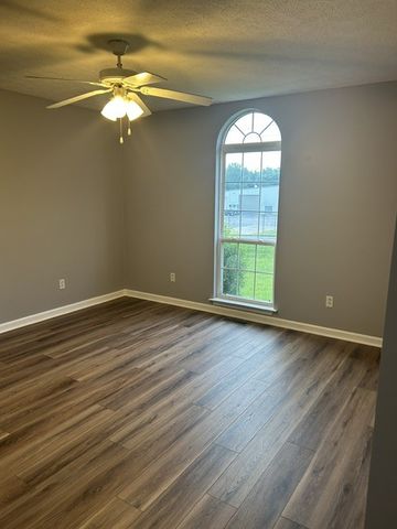 4010 Fleetwood Dr, Westmoreland, TN 37186