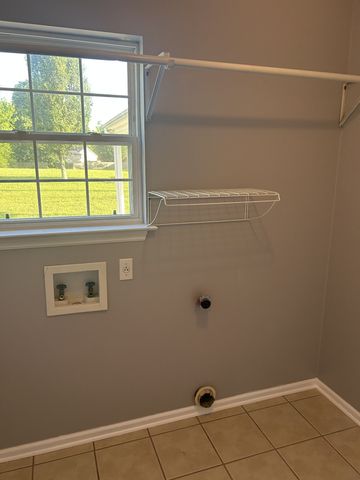 4010 Fleetwood Dr, Westmoreland, TN 37186