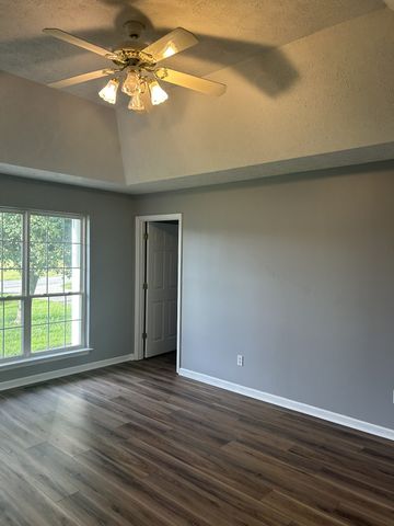 4010 Fleetwood Dr, Westmoreland, TN 37186