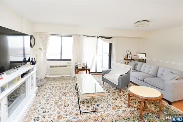 125 Prospect Avenue 10C, Hackensack, NJ 07601